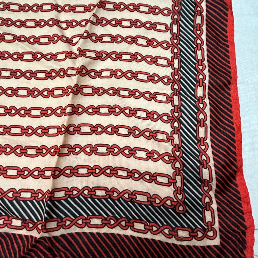 Vintage Red and White Chain Pattern Scarf - Picture 2 of 9